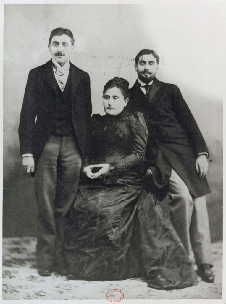 Jeanne Proust and her sons Marcel and Robert. 1896? FONDS LE MASLE Num豯 411